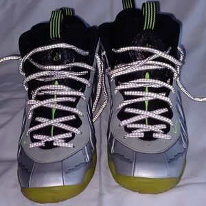 Nike FoamPosites Silver & Green Sneaker Boys Size6